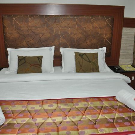 Palayankottai Hotel Aryaas מראה חיצוני תמונה