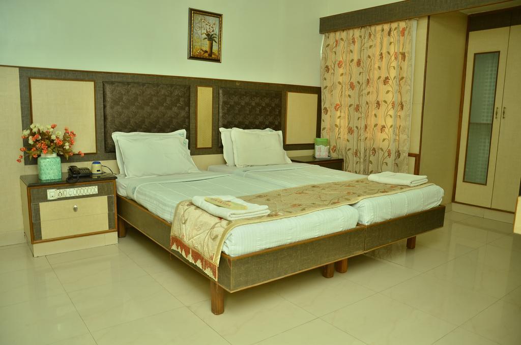 Palayankottai Hotel Aryaas מראה חיצוני תמונה
