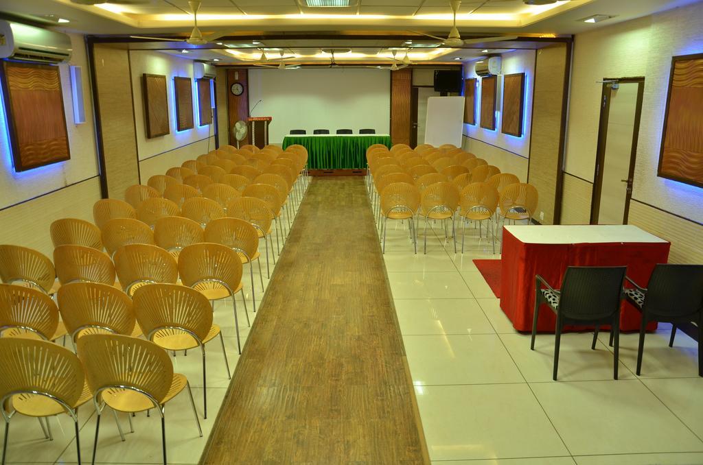Palayankottai Hotel Aryaas מראה חיצוני תמונה