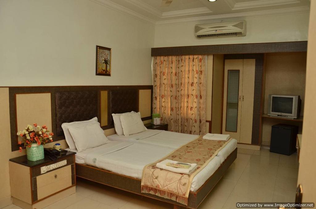 Palayankottai Hotel Aryaas מראה חיצוני תמונה